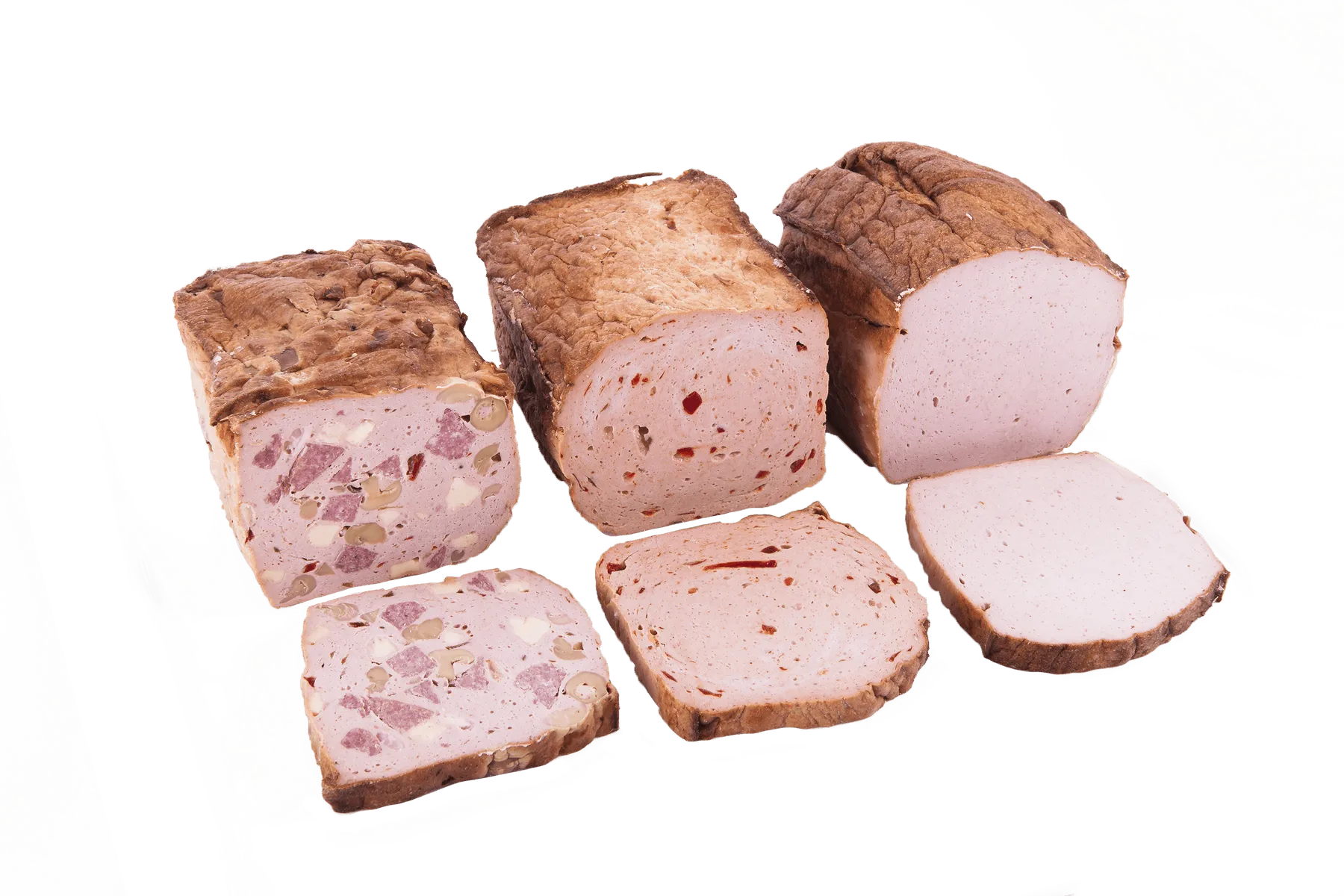 Drei gebackene Leberkäse-Laibe mit angeschnittenen Scheiben